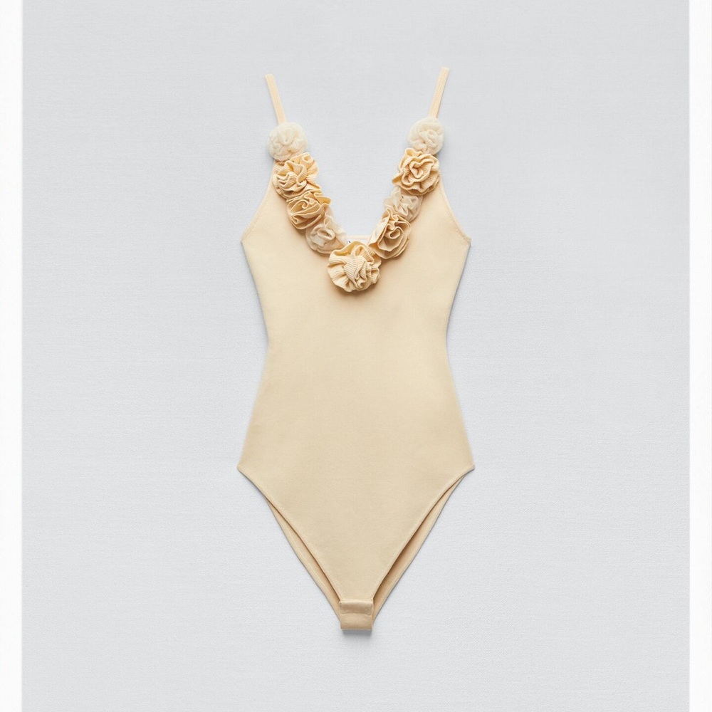 NWT Zara Cream Floral Bodysuit - Size Small
